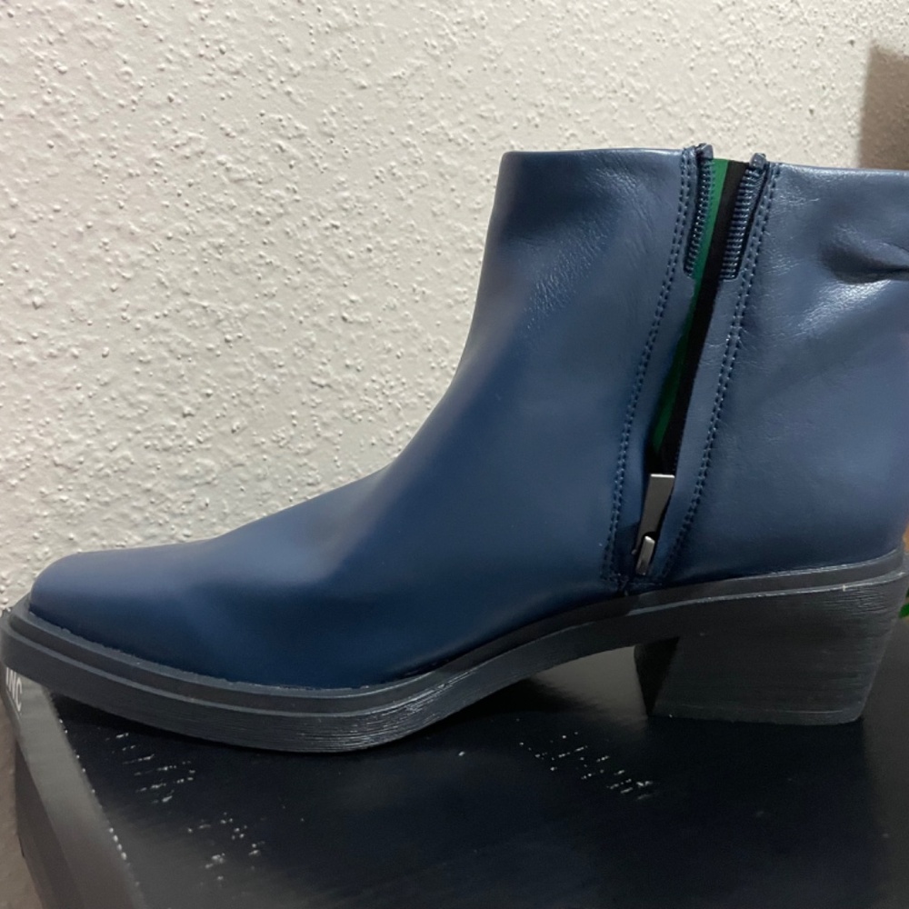 Shoes - Picture 2 of 3